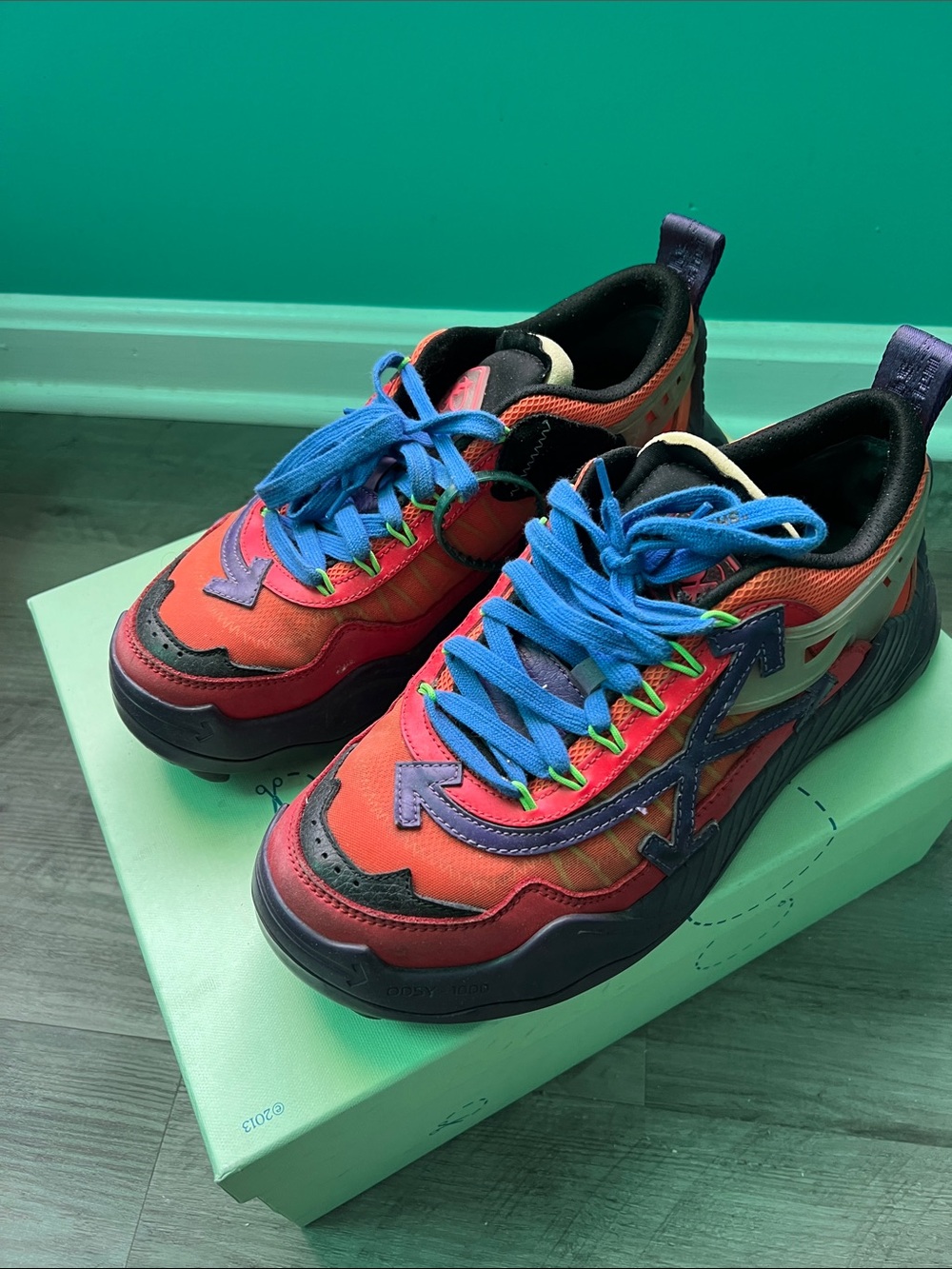 Off-White Men's Multicolor Red & Blue Arrow Sneakers